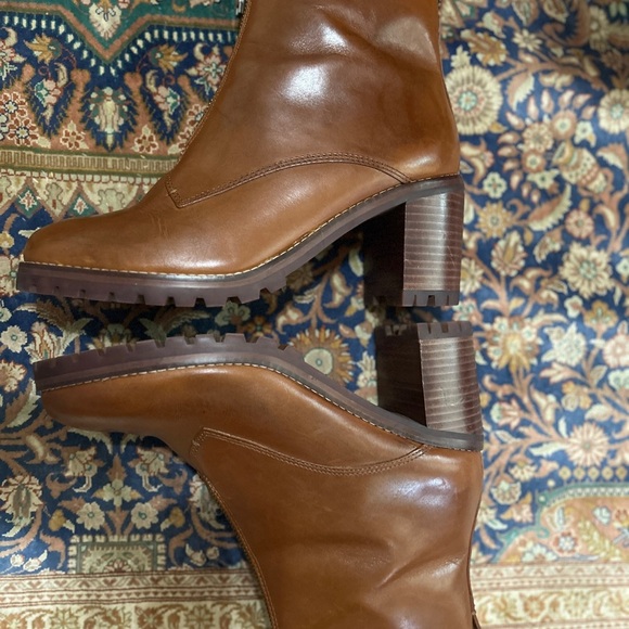 EUC Like NEW Alyce Zip front Lugsole boots, size 10 women. Gorgeous boots. - Picture 3 of 11